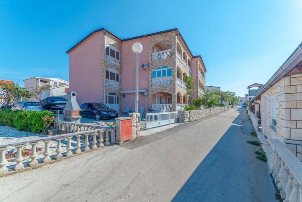ויר Apartmani Ivanic מראה חיצוני תמונה